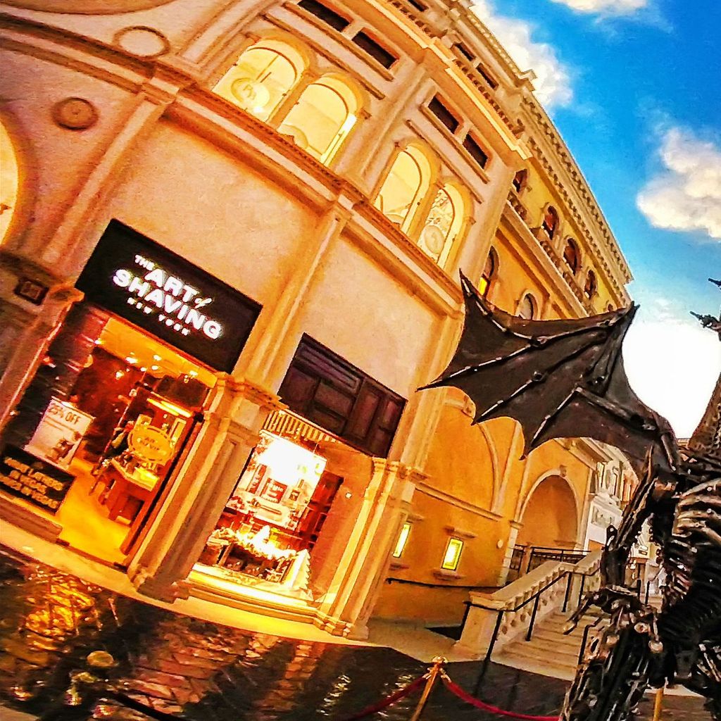 The Venetian - Dragon Statue