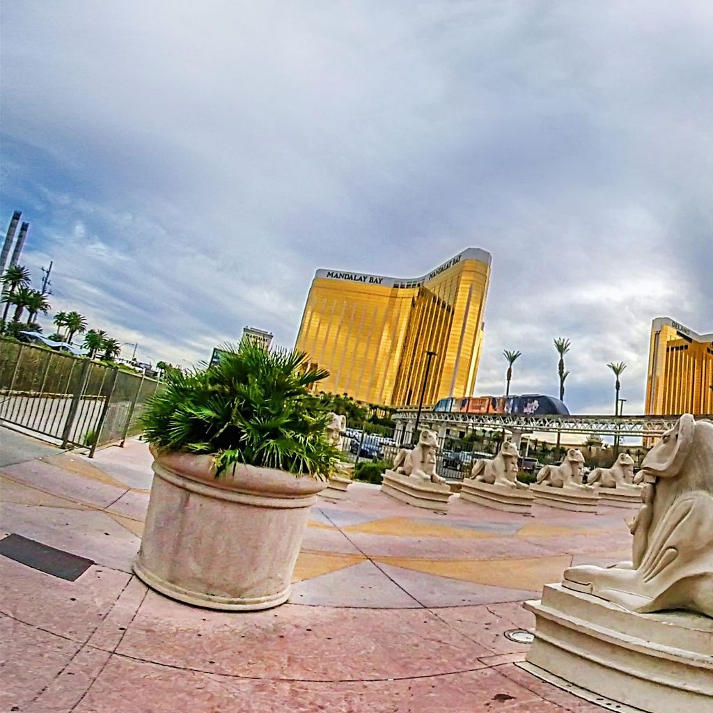 Luxor - Side