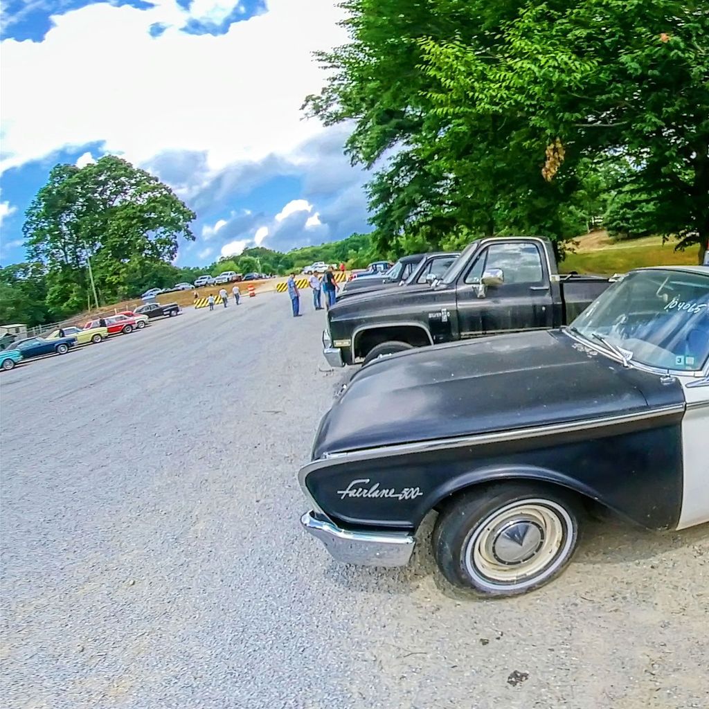 1960 Ford Fairlane - Side