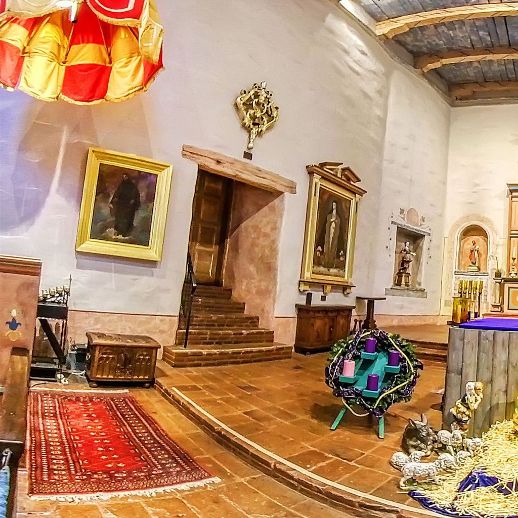 Mission Basilica San Diego De Alcala - Altar