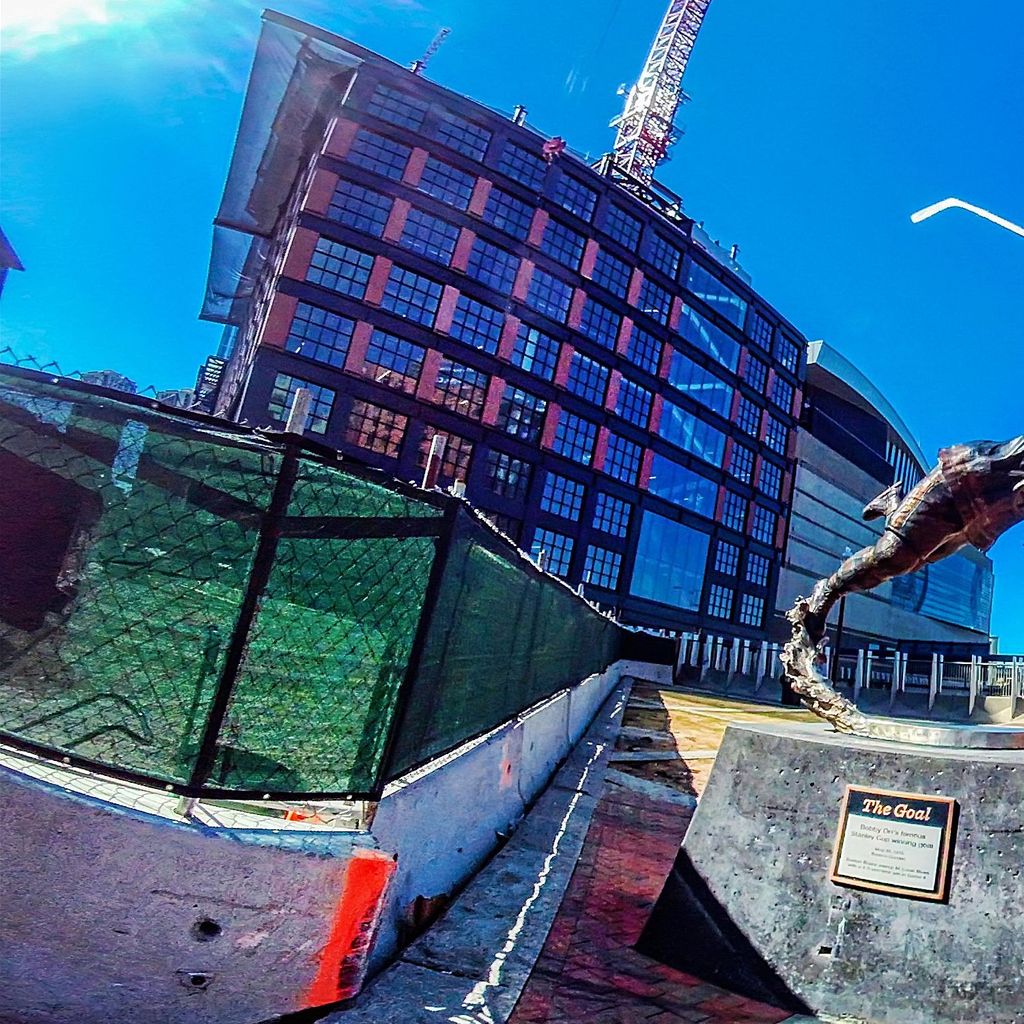 Bobby Orr Statue